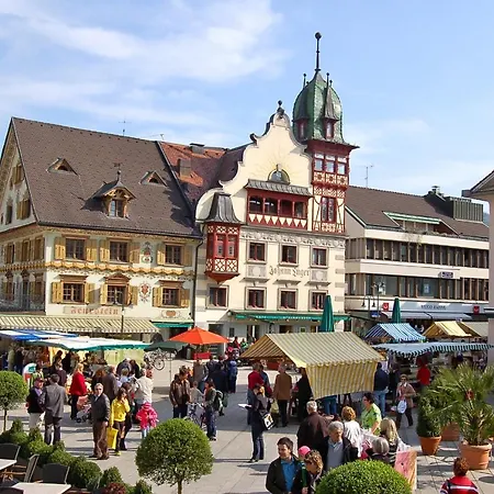 Crown Living Design - Zentral Gelegen, Wlan, Kostenlosem Parkplatz Und Self Check-in, Ideal Fuer Geschaeftsreisende Und Feriengaeste Lägenhet Dornbirn