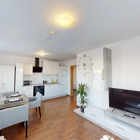 Crown Living Design - Gratis Parkplatz - Wlan - Kueche - Self Check-in Apartment